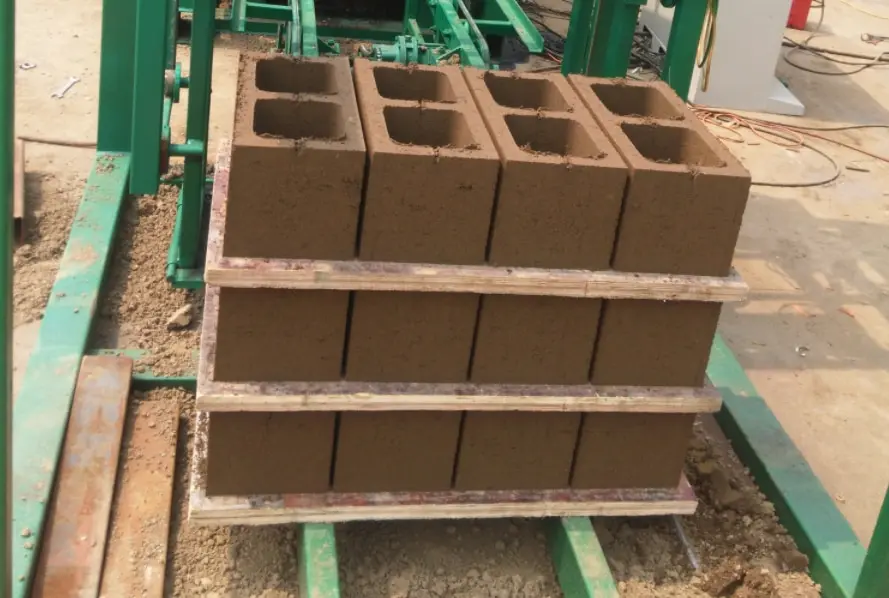 QT4-25 automatic cement brick making machine hollow block making machine 1 hollow block making machine
