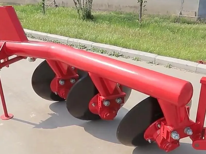 Turkish-type mounted disc plough one piece beam
