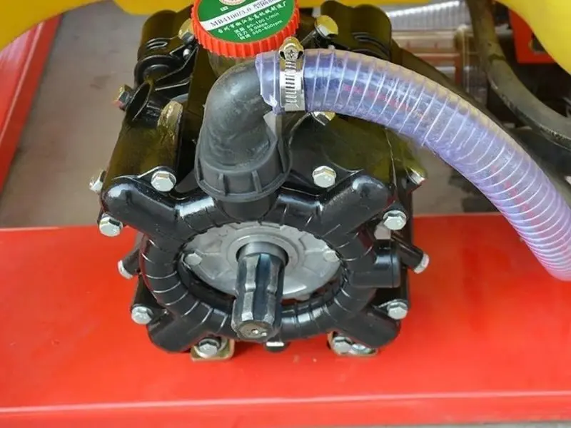 tractor sprayer with diaphragm pump
