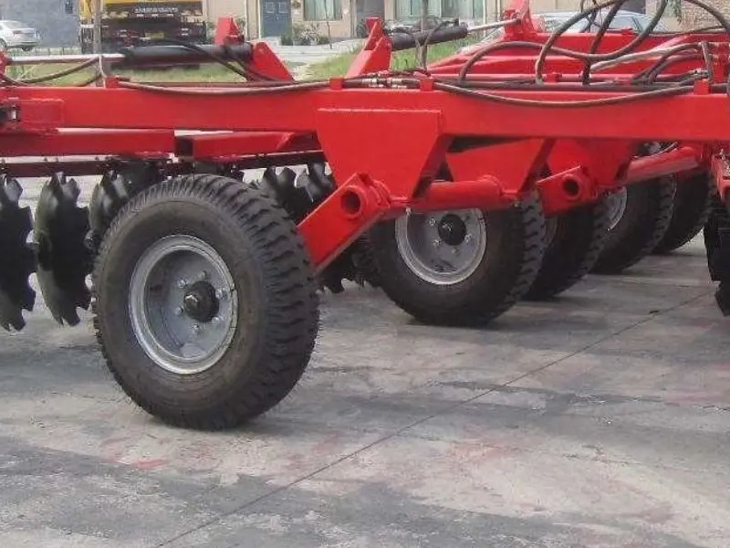 Hydraulic folding disc harrow agricultural tyre