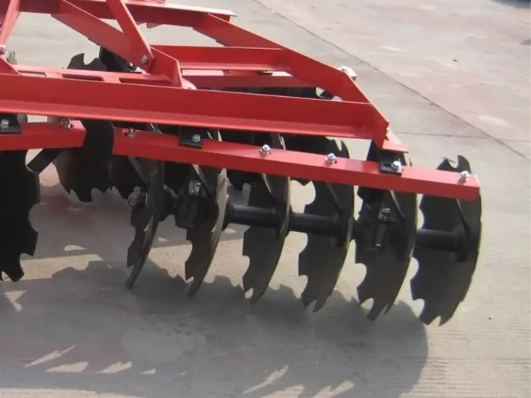Light duty Opposed Disc Harrow clean scraper