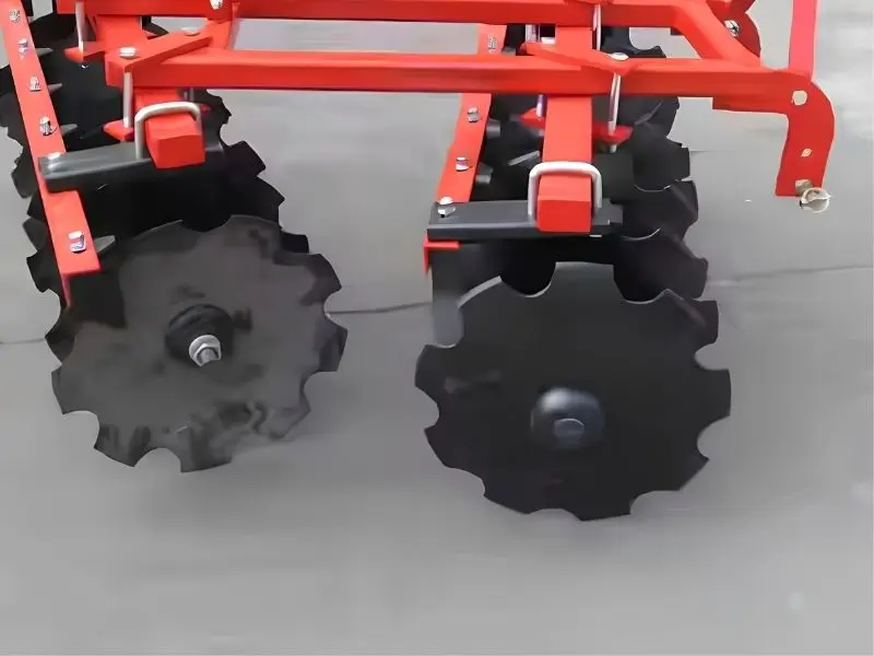 Offset light disc harrow with 460mm notched disc blades
