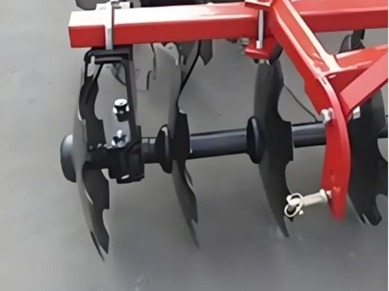 Offset light disc harrow with sealed bearingbox