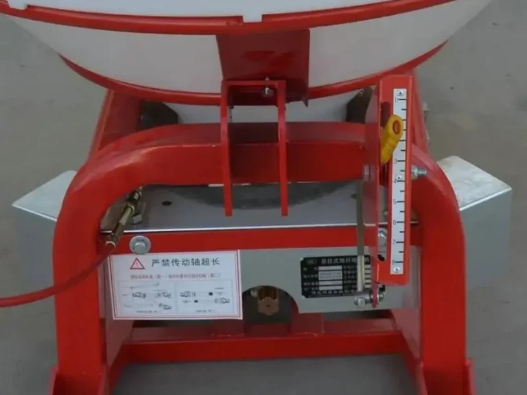 PTO drive plastic hopper fertilizer spreader